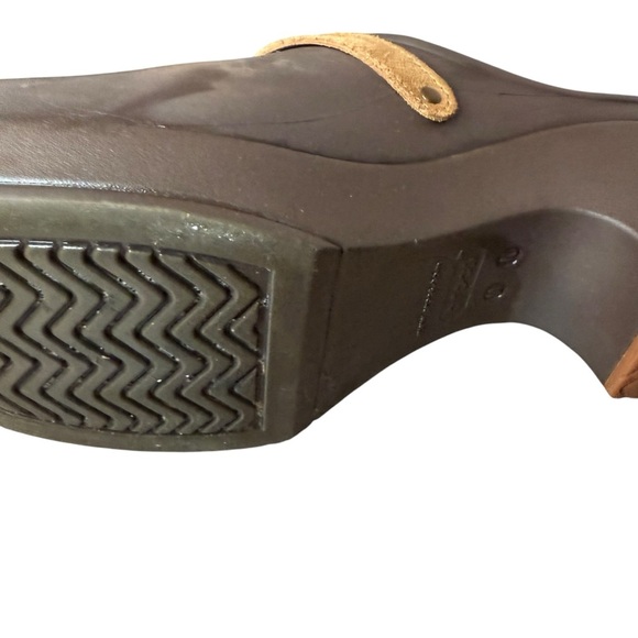 CROCS | Women's Sarah Dark Brown Mules Clogs with Tan Strap | Sz 10 - Picture 9 of 10